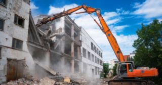 Промышленный демонтаж зданий Волхов, цена от 3007 руб.