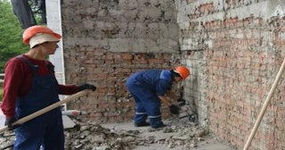 Демонтаж облицовки фасада в Волхове - расценка в смете от 581 рублей
