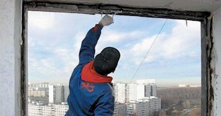 Демонтаж остекления балкона в Волхове - цена от 581 руб. - Сварной-Влх